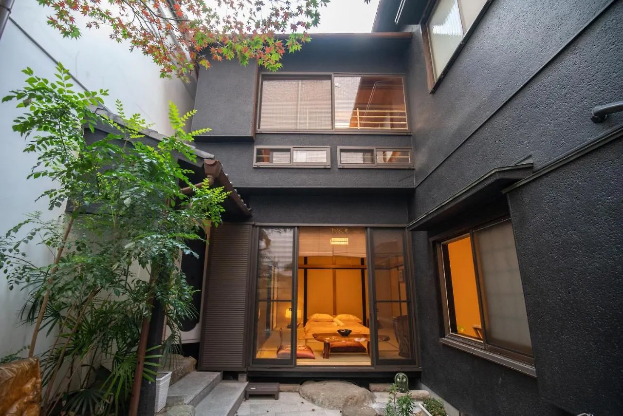 Akiko Fukuya Town Villa Osaka Japón