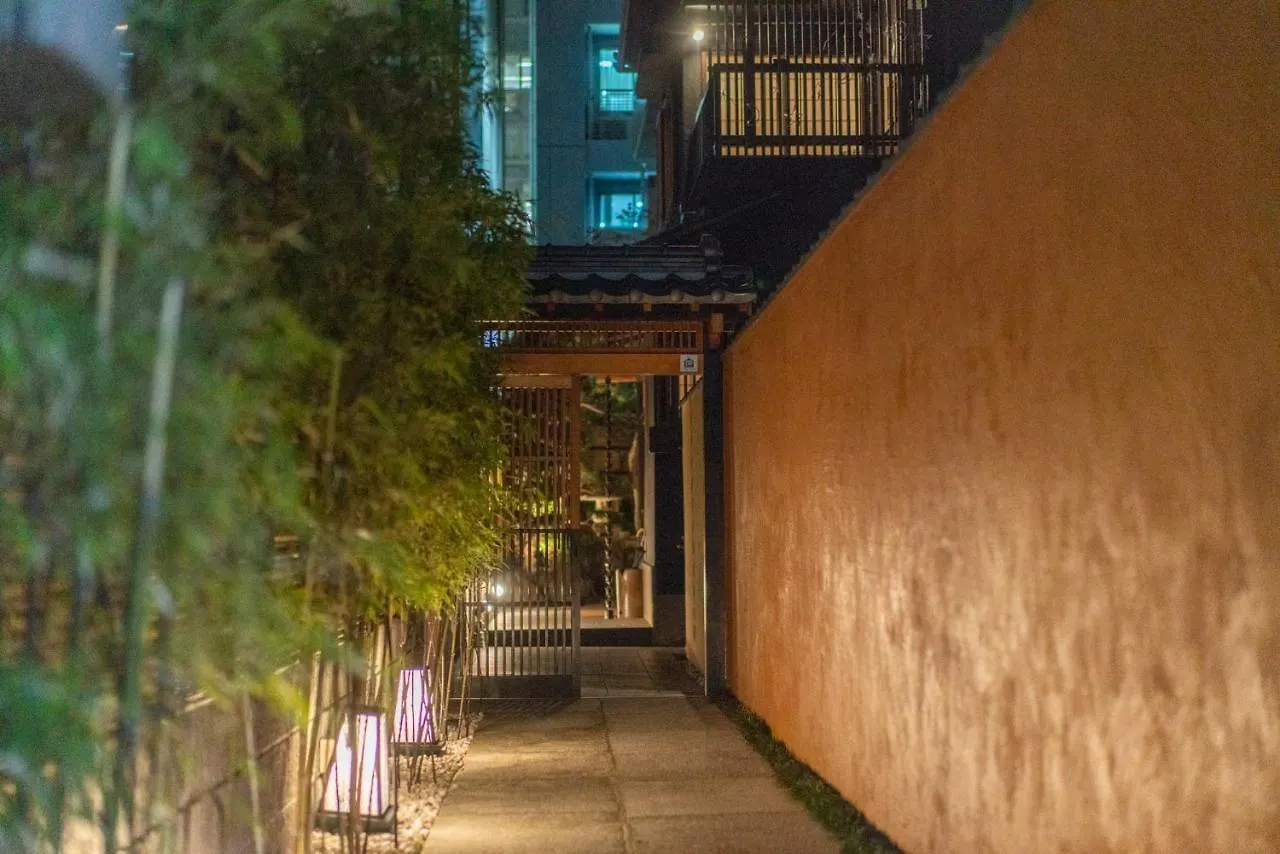 Akiko Fukuya Town Villa Osaka